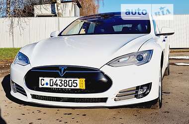 Лифтбек Tesla Model S 2015 в Тернополе