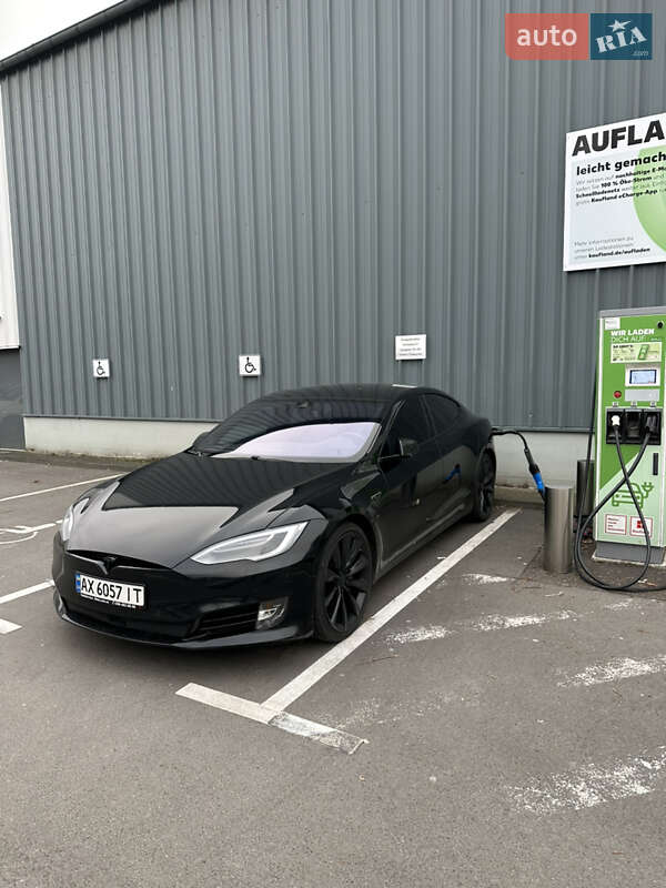 Лифтбек Tesla Model S 2015 в Харькове
