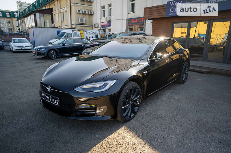 Лифтбек Tesla Model S 2017 в Киеве