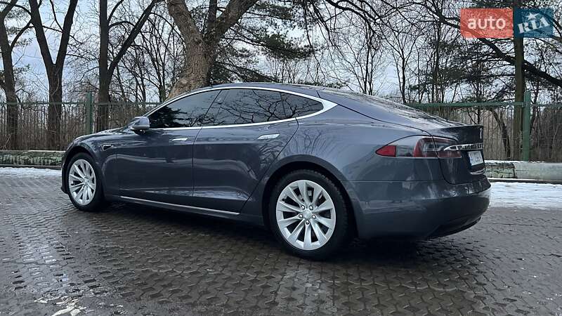 Ліфтбек Tesla Model S 2019 в Харкові