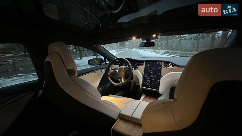 Ліфтбек Tesla Model S 2019 в Харкові