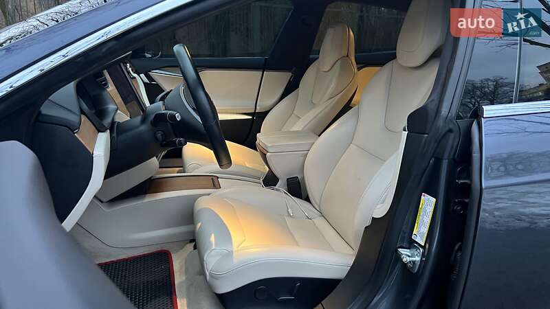 Ліфтбек Tesla Model S 2019 в Харкові