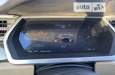 Лифтбек Tesla Model S 2013 в 
