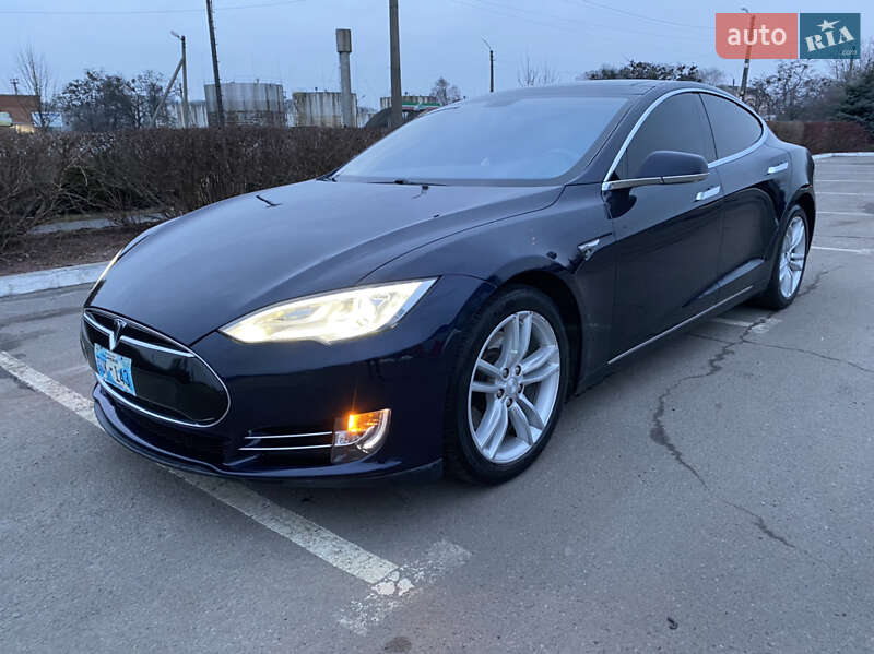 Ліфтбек Tesla Model S 2014 в Полтаві
