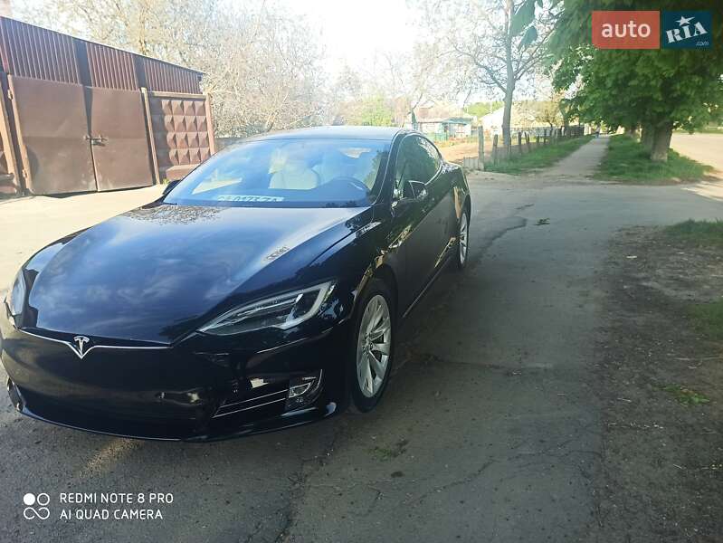 Ліфтбек Tesla Model S 2017 в Умані