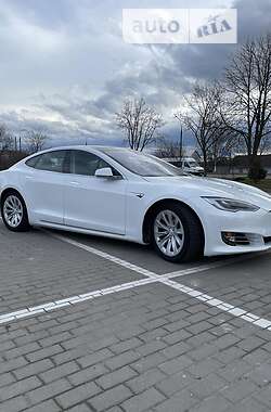 Ліфтбек Tesla Model S 2016 в Івано-Франківську