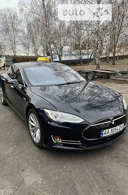 Седан Tesla Model S 2015 в Киеве