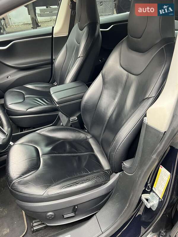 Седан Tesla Model S 2015 в Києві