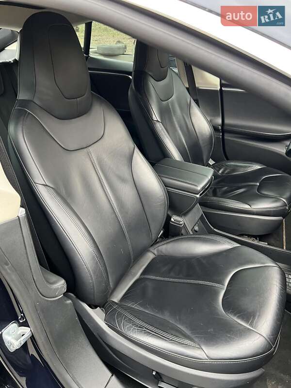 Седан Tesla Model S 2015 в Києві