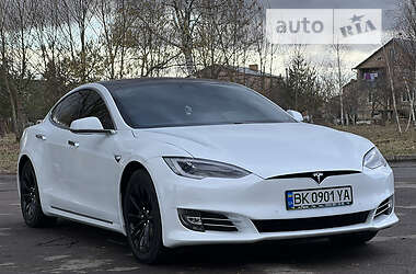 Лифтбек Tesla Model S 2018 в Ровно