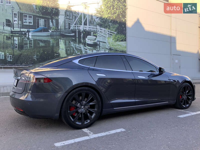Лифтбек Tesla Model S 2020 в Киеве
