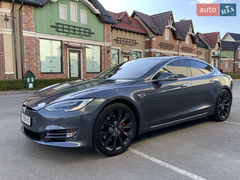 Tesla Model S 2020