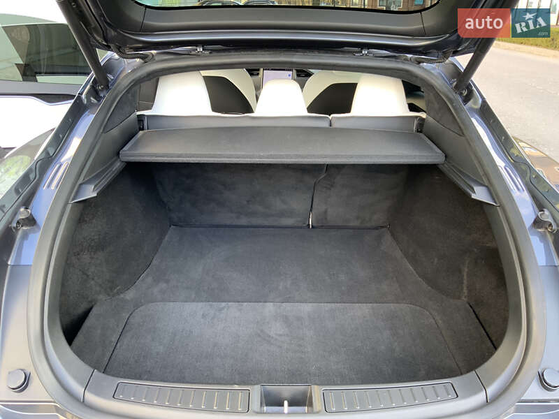 Лифтбек Tesla Model S 2020 в Киеве