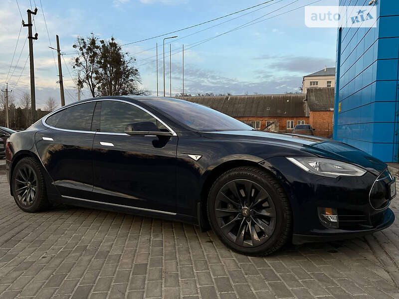 Лифтбек Tesla Model S 2015 в Харькове фото Лифтбек Tesla Model S 2015 в Харькове