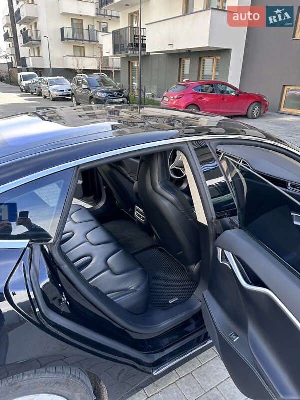 Седан Tesla Model S 2016 в Львові