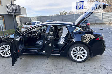 Седан Tesla Model S 2016 в Львове