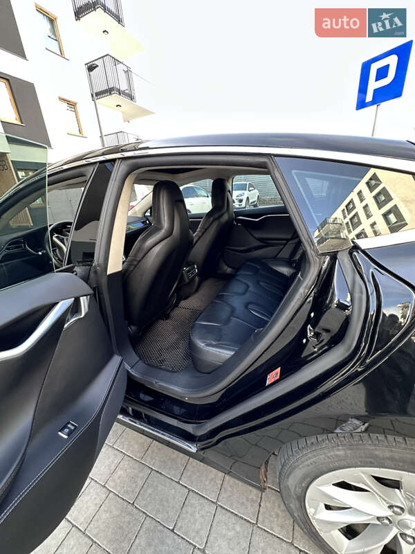 Седан Tesla Model S 2016 в Львові