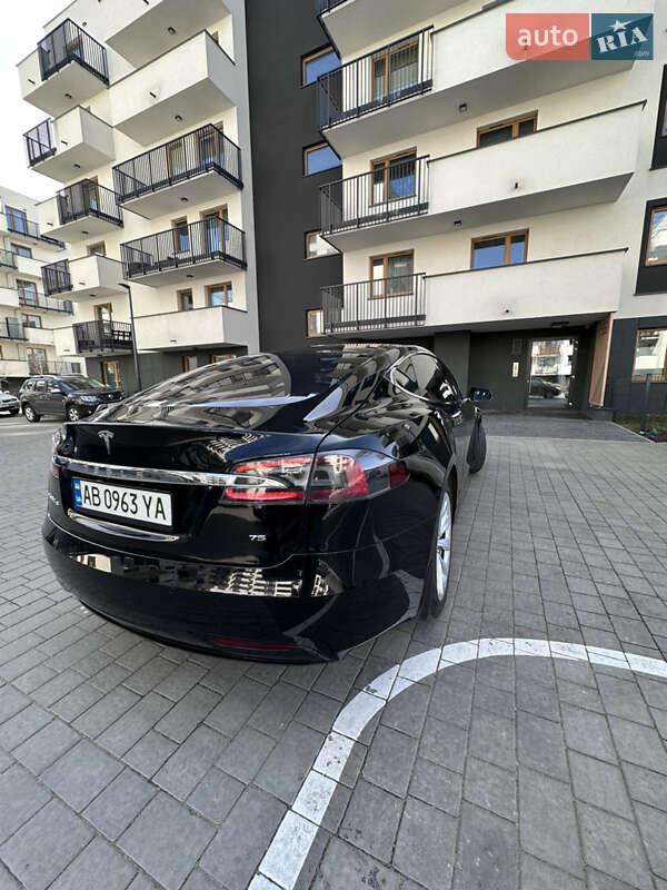 Седан Tesla Model S 2016 в Львові