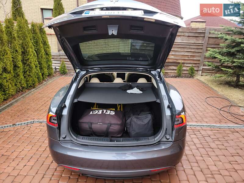 Ліфтбек Tesla Model S 2013 в Харкові
