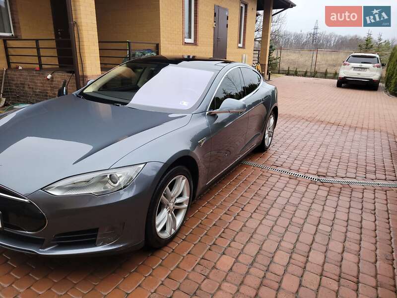 Ліфтбек Tesla Model S 2013 в Харкові