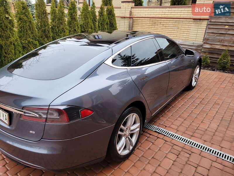 Ліфтбек Tesla Model S 2013 в Харкові