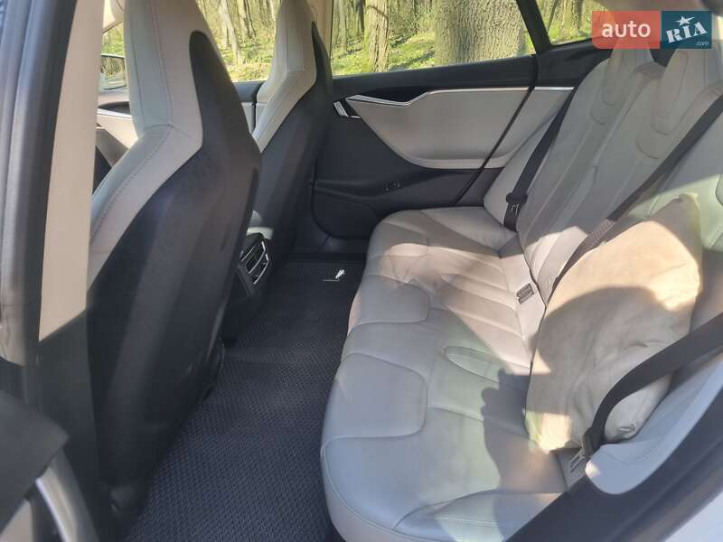 Лифтбек Tesla Model S 2013 в Виннице