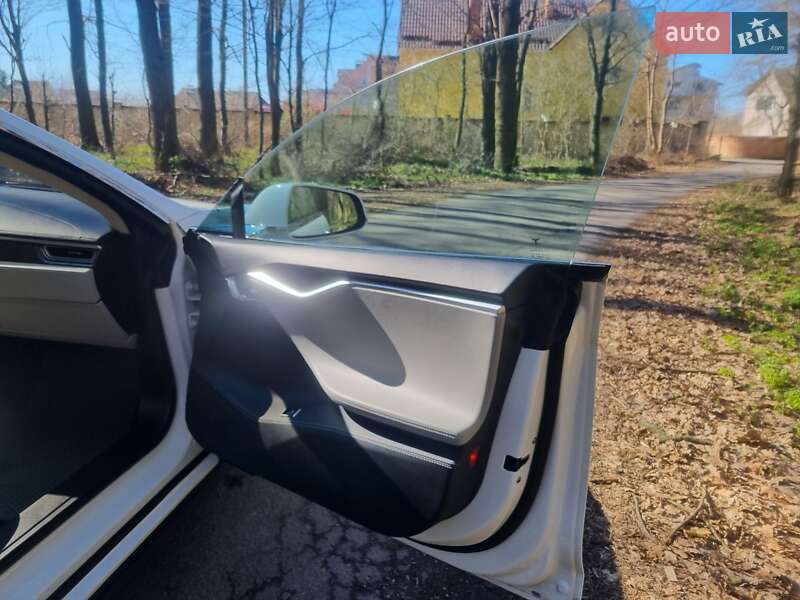 Лифтбек Tesla Model S 2013 в Виннице