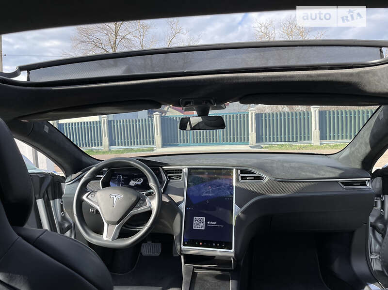Лифтбек Tesla Model S 2017 в Львове