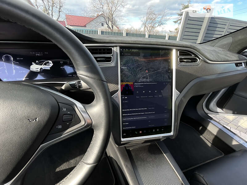 Лифтбек Tesla Model S 2017 в Львове