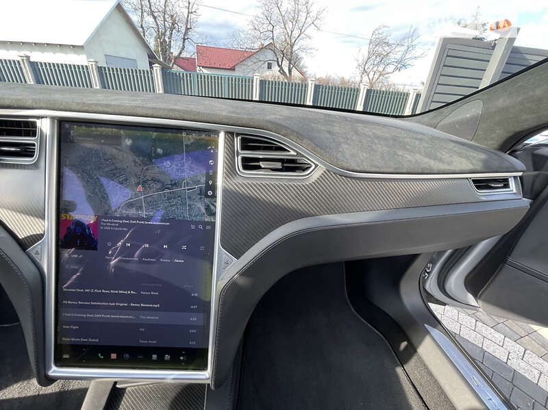 Лифтбек Tesla Model S 2017 в Львове