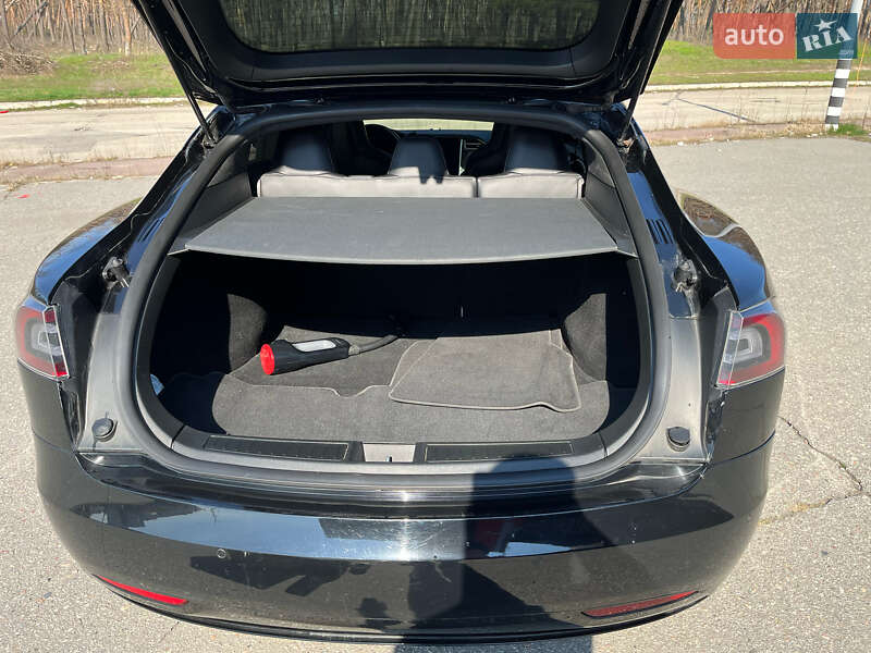 Ліфтбек Tesla Model S 2016 в Харкові