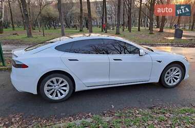 Лифтбек Tesla Model S 2018 в 