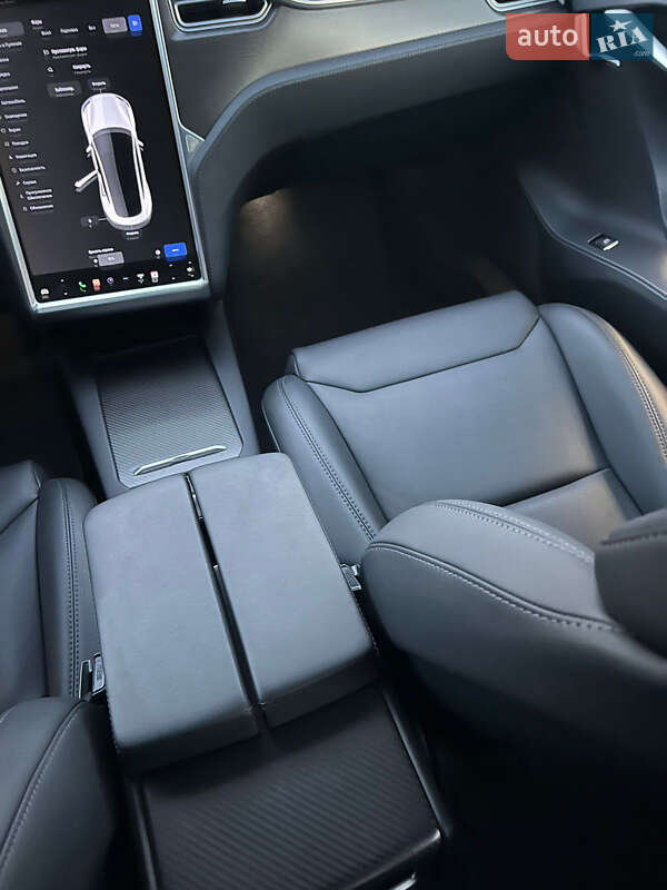 Хетчбек Tesla Model S 2017 в Чернівцях