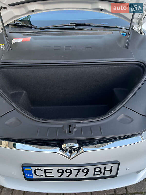 Хетчбек Tesla Model S 2017 в Чернівцях