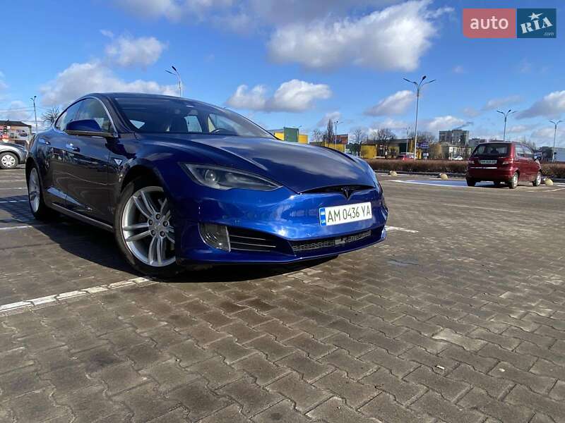 Ліфтбек Tesla Model S 2015 в Житомирі