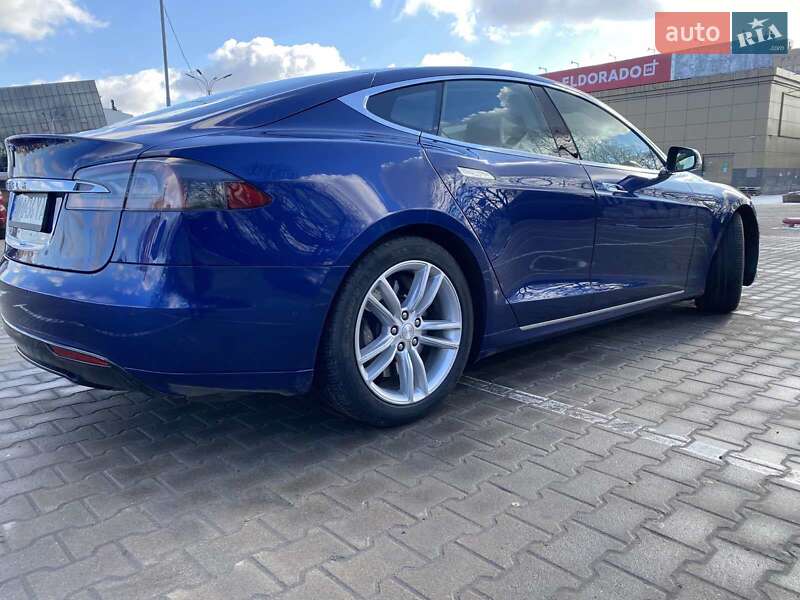 Ліфтбек Tesla Model S 2015 в Житомирі