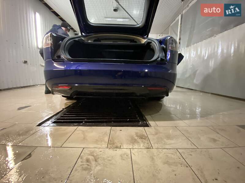 Ліфтбек Tesla Model S 2015 в Житомирі