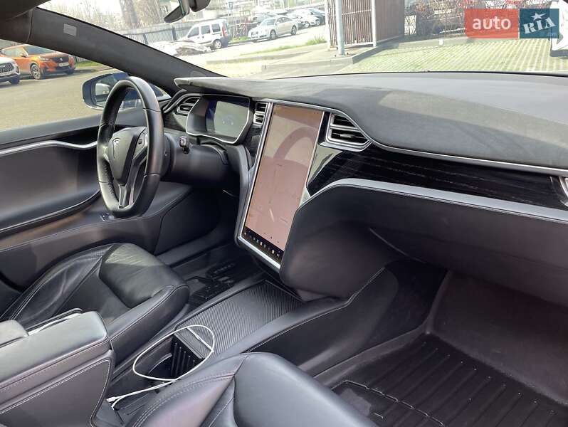 Ліфтбек Tesla Model S 2016 в Києві