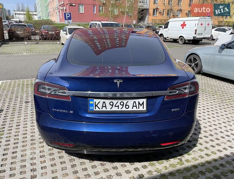 Ліфтбек Tesla Model S 2016 в Києві