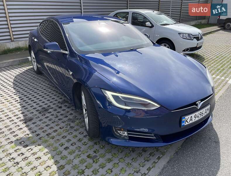 Ліфтбек Tesla Model S 2016 в Києві