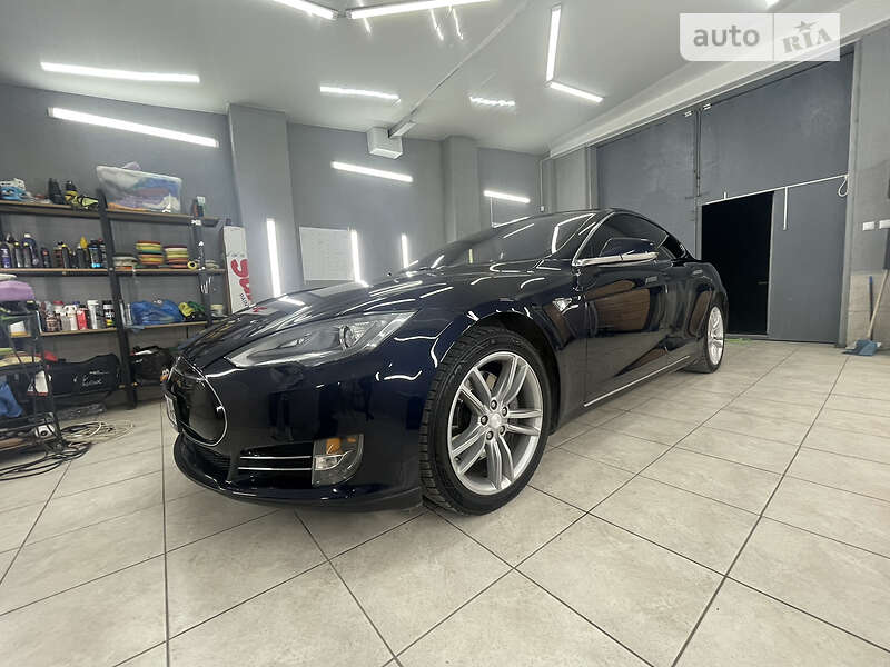 Ліфтбек Tesla Model S 2014 в Запоріжжі