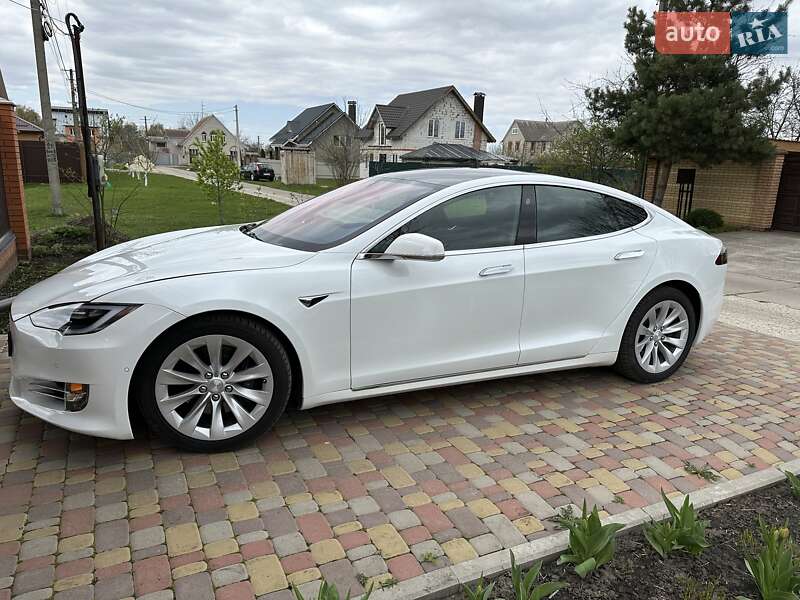 Ліфтбек Tesla Model S 2017 в Сумах