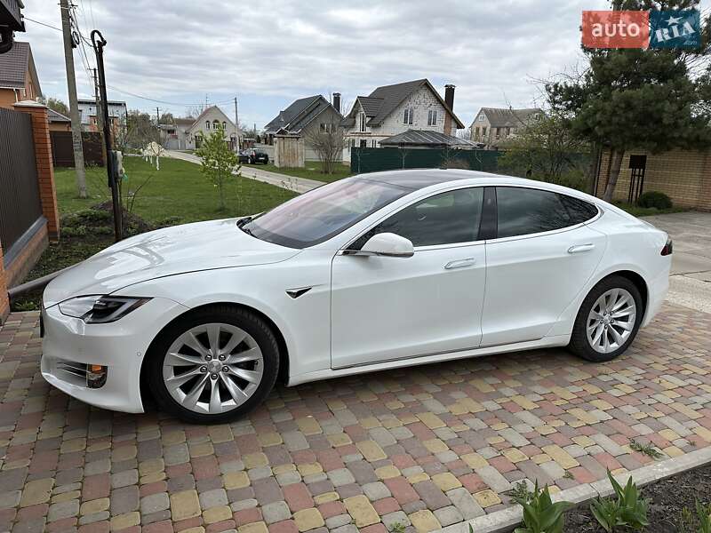Ліфтбек Tesla Model S 2017 в Сумах