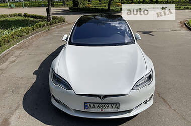 Ліфтбек Tesla Model S 2017 в 