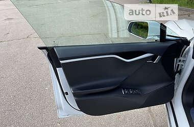 Ліфтбек Tesla Model S 2017 в 
