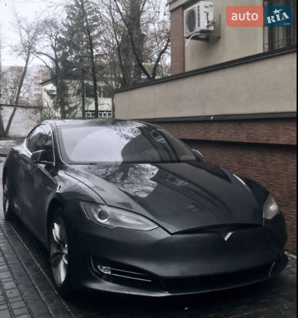 Ліфтбек Tesla Model S 2014 в Кременчуці