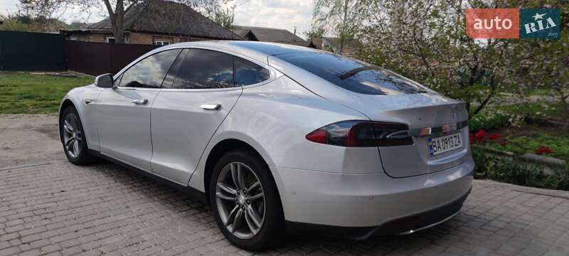 Лифтбек Tesla Model S 2014 в Кропивницком