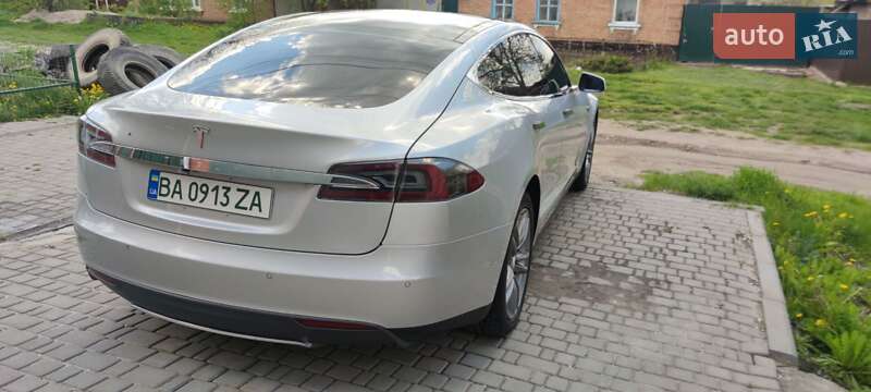Лифтбек Tesla Model S 2014 в Кропивницком