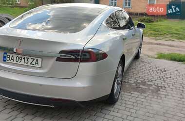 Ліфтбек Tesla Model S 2014 в Кропивницькому