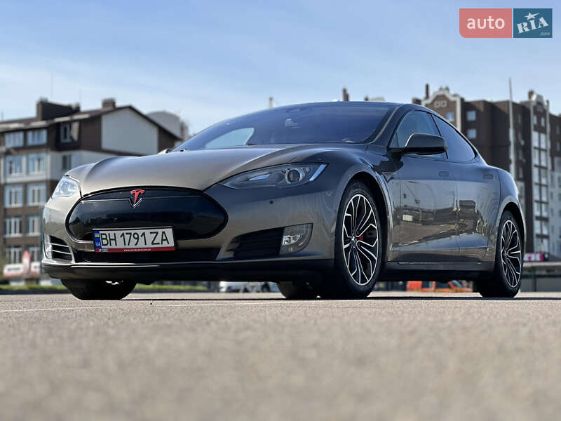 Лифтбек Tesla Model S 2015 в Киеве